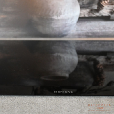 De keuken heeft het gemak van een inductiekookplaat met 5 kookzones en 2 flexzones