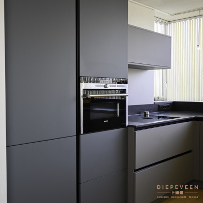 De magnetron is geplaatst op hoogte