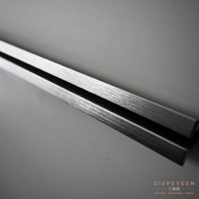 Moderne stijlvolle keuken met eiland