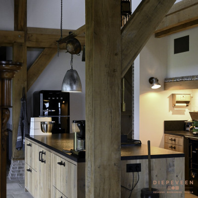 Het eiland geeft de keuken een extra robuuste uitstraling