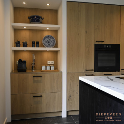 Moderne keuken met kookeiland