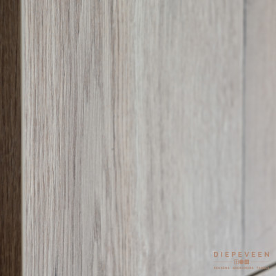 De houten fronten hebben bevatten wat robuust maar ook fijn nerven