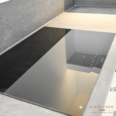 De inductiekookplaat heeft wel 17 vermogensstanden en beschikt over panherkeninng