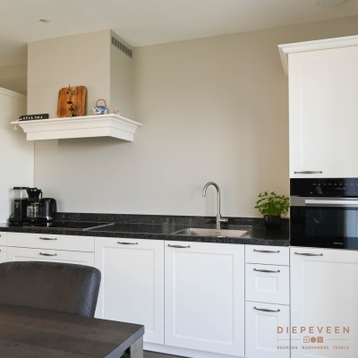 Landelijke witte keuken