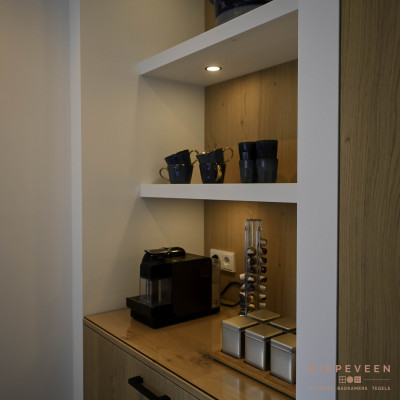 Moderne keuken met kookeiland