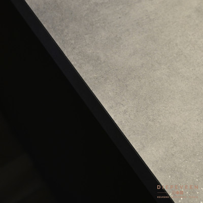 Multiplex werkblad gecombineerd met zwarte fronten