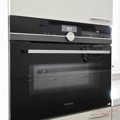 Moderne witte keuken