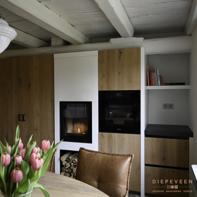 De nis creëert een extra ruimte en is een leuke plek om wat spullen neer te plaatsen