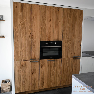 Moderne keuken hout en wit