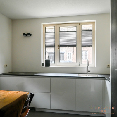 Moderne witte keuken