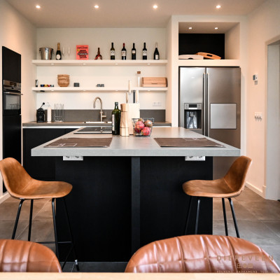 Stijlvolle woonkeuken met kookeiland