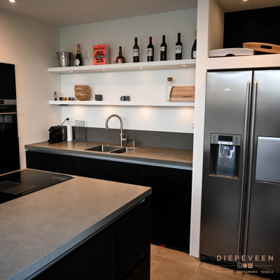 Stijlvolle woonkeuken met kookeiland