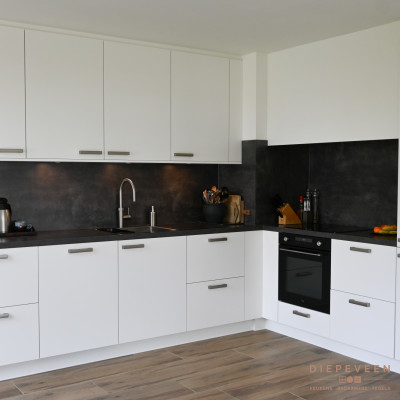 Witte tijdloze keuken