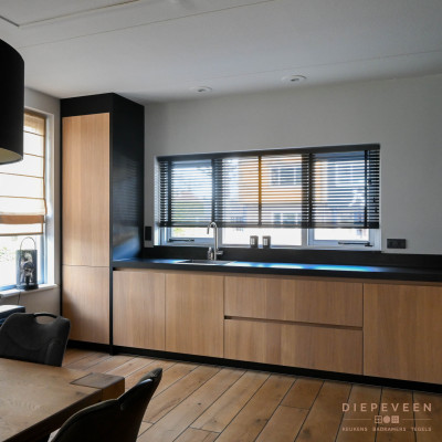 Moderne keuken met hout