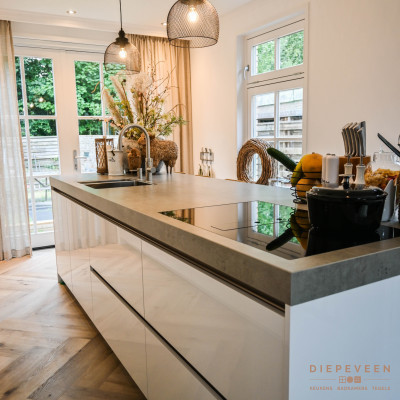 moderne keuken met eiland