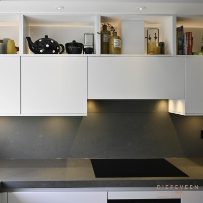 Moderne witte keuken