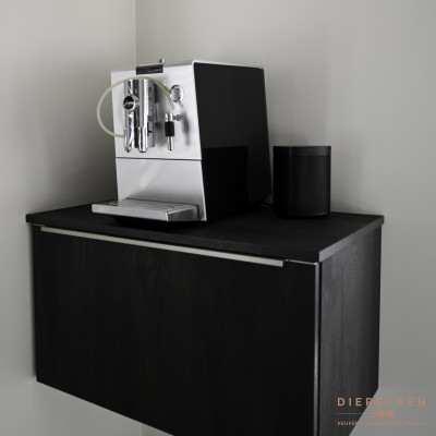 Koffiecorner uitgevoerd in dezelfde frontkleur als de keuken