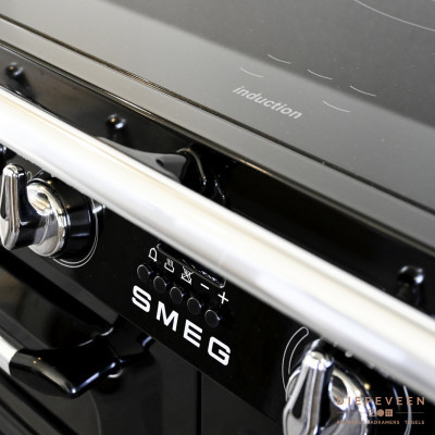 Vrijstaand Smeg fornuis met 5 pitten en 2 multifunctionele ovens, grilloven en een opberglade