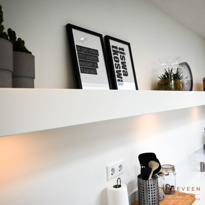 Moderne keuken met wit en zwart