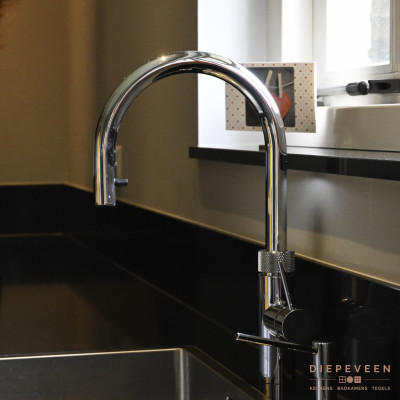 De keuken beschikt over de luxe van een quooker kraan