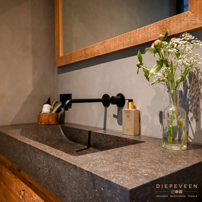 Landelijke badkamer met hout