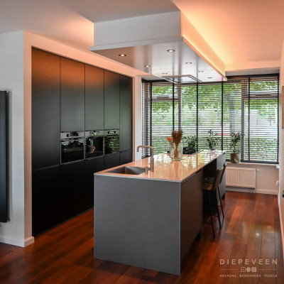 Moderne keuken met marmer