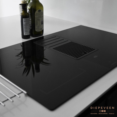 Moderne keuken met kookeiland