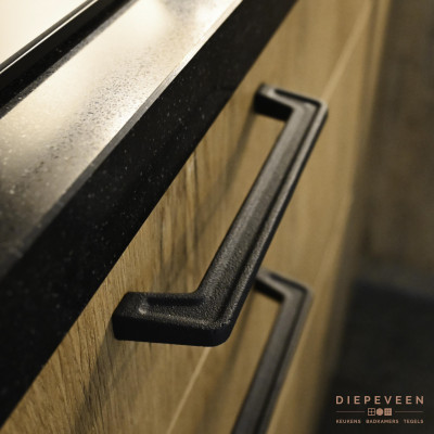 Zwart composiet blad gecombineerd met houtlook front