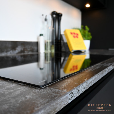 De inductiekookplaat van Neff is inclusief afzuigsysteem.