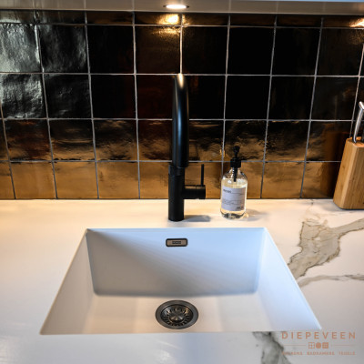 Moderne keuken zwart met goud