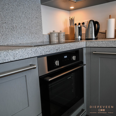 Tijdloze keuken grijs