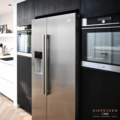 Moderne keuken met wit en zwart