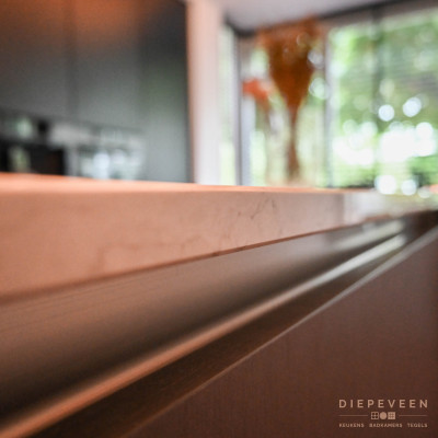 Moderne keuken met marmer