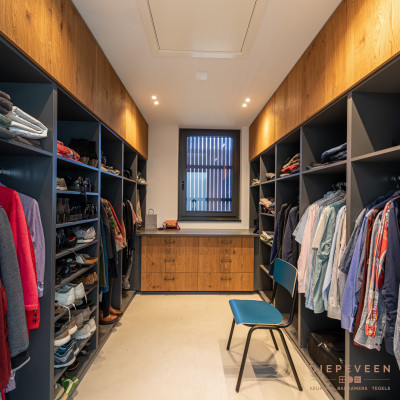 Wat een opbergruimte! En als je de deuren dicht schuift oogt alles weer strak en netjes!