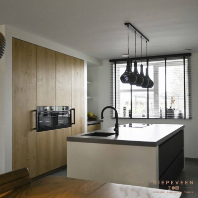 De keuken is ruim ingericht