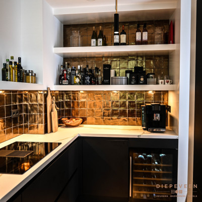 Moderne keuken zwart met goud