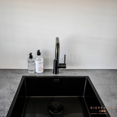 Moderne keuken hout en wit