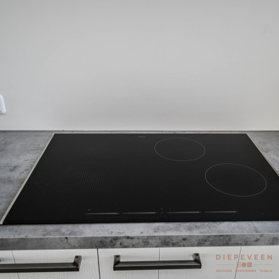 Moderne keuken hout en wit