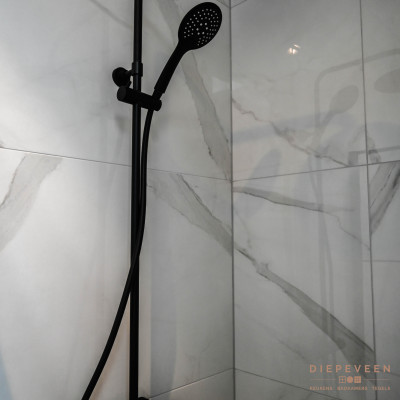 Moderne badkamer en toilet