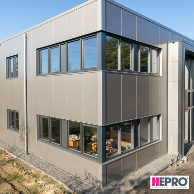 Bedrijfspand - kunststof kozijnen en deuren - HEPRO Basic - Houtnerf antraciet RAL 7016