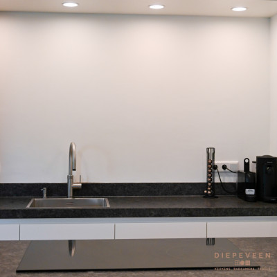 Voorzien van een inductiekookplaat van Pelgrim