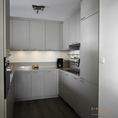 Moderne witte keuken