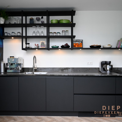 Het designframe is een mooie en gezellige opvulling in de keuken.