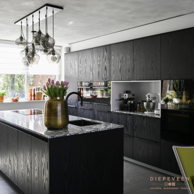 Genoeg doorloop, kast en lade ruimte