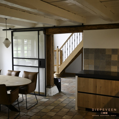 De keuken geeft een ruimtelijke uitstraling