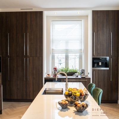 De hoge kasten zorgen voor extra opbergruimte