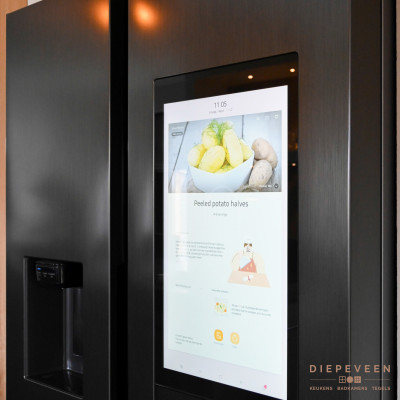 Voorzien van een Amerikaanse koelkast met een icenmaker