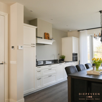 Landelijke witte keuken