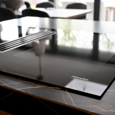 Zwarte Miele kookplaat inclusief afzuiging