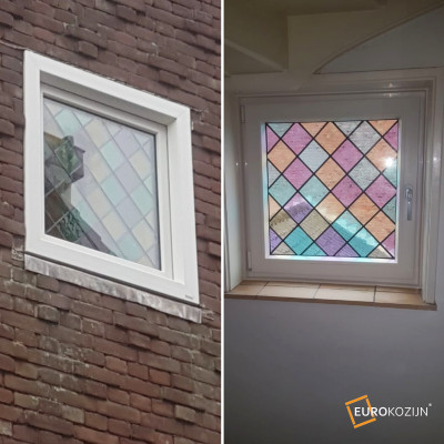 Draaikiepraam met glas in lood